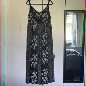 Beautiful Maxi Dress - flowery and flowy - Torrid 1